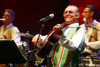 Galleria foto 'Renzo Arbore torna in tv con ‘Appresso alla musica’' - foto 1