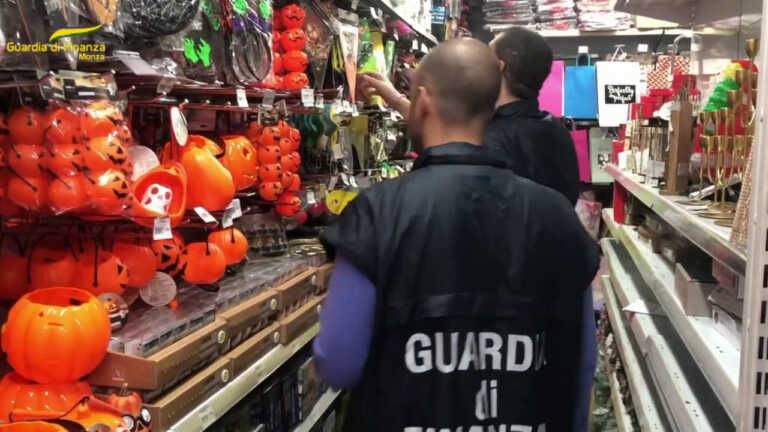 Galleria foto 'Sequestrati a Monza 138 mila articoli di Halloween non conformi' - foto 1