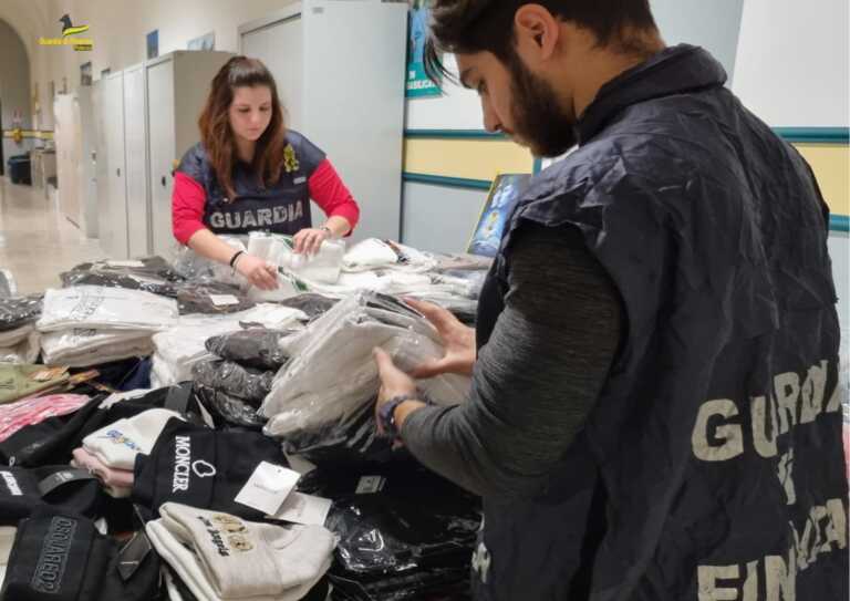 Potenza, sequestrati oltre 13mila capi d’abbigliamento e accessori contraffatti – VIDEO