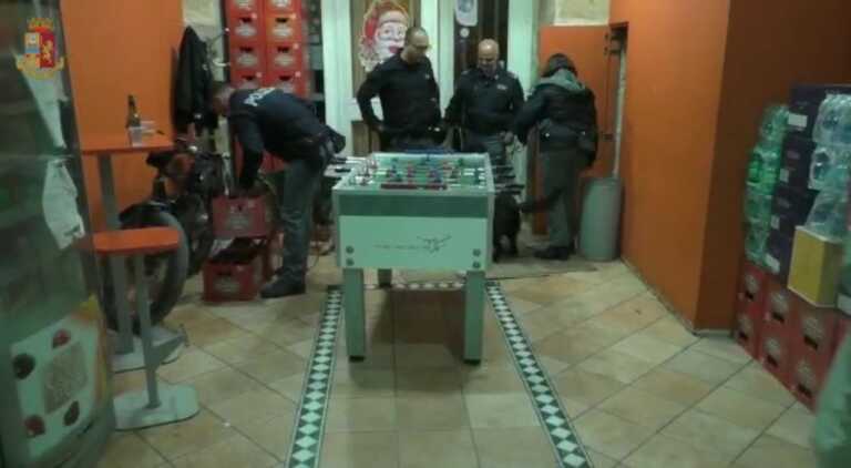 Marijuana in bottiglie di birra e nel portatovaglioli: sequestrati più di 50 grammi ad Andria – VIDEO