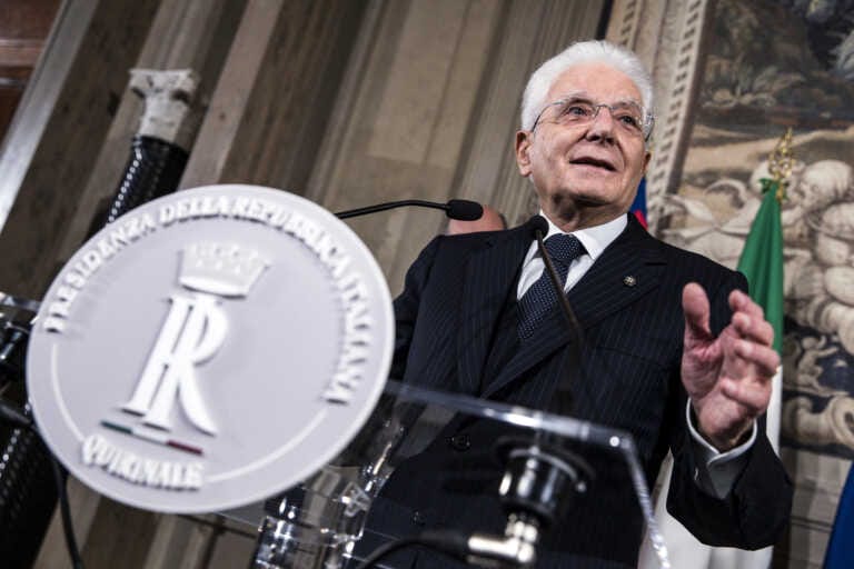 Il presidente della Repubblica Sergio Mattarella a Bari il 4 novembre