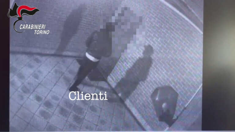 Galleria foto 'Sesso in cambio di crack a Torino, 4 indagati' - foto 1
