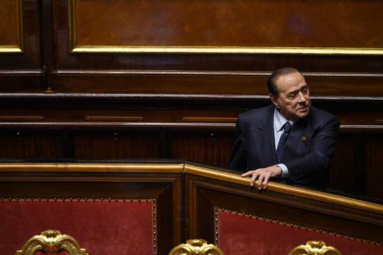 Berlusconi a processo a Bari, Lavitola non si presenta in Aula e si avvarrà della facoltà di non rispondere