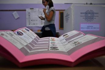 Galleria foto 'Sondaggi politici, Fratelli d’Italia vola e Forza Italia scende' - foto 1