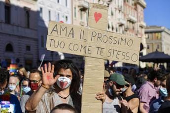 Galleria foto 'Sospeso don Giulio Mignani, parroco pro eutanasia e famiglie arcobaleno' - foto 1