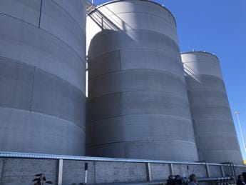 Galleria foto 'Stock sinergy: “A Civitavecchia entro 2024 altri 4 silos per oli vegetali”' - foto 1