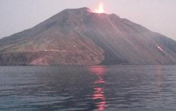 Galleria foto 'Stromboli, eruzione oggi all’alba: allerta arancione' - foto 1