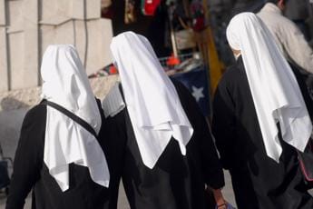 Galleria foto 'Suore youtuber, religiose di tutto il mondo a scuola di social network' - foto 1
