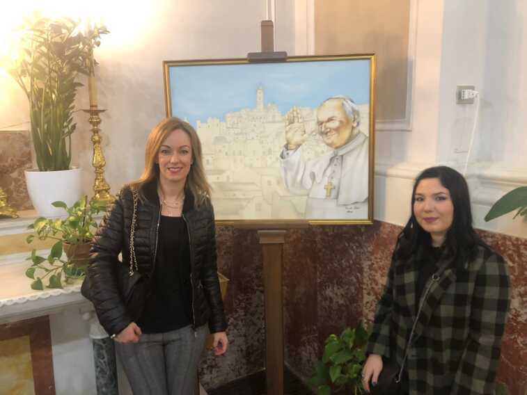 L’opera di due giovani artiste materane che riunisce la Città dei Sassi e Papa Wojtyla