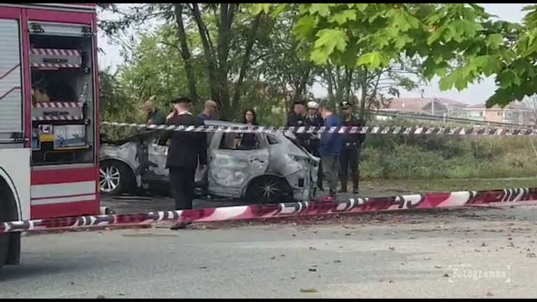 Galleria foto 'Trovato cadavere carbonizzato in un’auto nel Torinese' - foto 1
