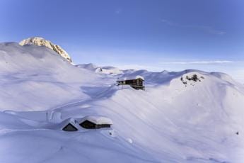 Galleria foto 'Turismo, gestori rifugi: “Inverno incerto tra caro bollette e incognita meteo”' - foto 1