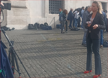 Galleria foto 'Tv polacca in diretta dal Colle, la speaker: “Mio paese si sposa con politica destra Meloni”' - foto 1