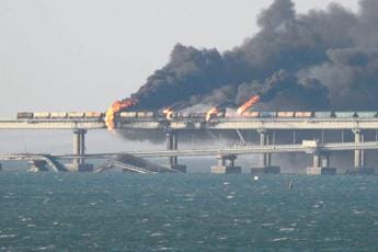 Galleria foto 'Ucraina, 007 Kiev: “Ponte Crimea è un simbolo Russia e sarà distrutto”' - foto 1