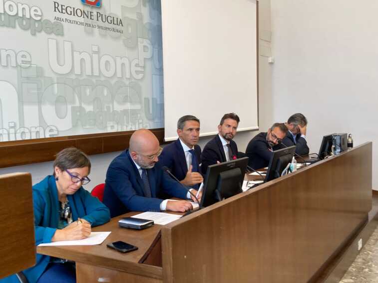 Galleria foto 'Pentassuglia incontra i produttori di uva: «Pronti a sostenerli anche con contributi straordinari»' - foto 1