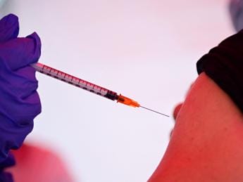Galleria foto 'Vaccini Covid, Iss: sì booster bivalenti in gravidanza in ogni fase gestazione' - foto 1