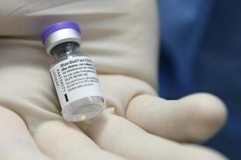 Galleria foto 'Vaccino Covid, Ema: mestruazioni abbondanti in avvertenze Pfizer e Moderna' - foto 1