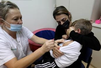 Galleria foto 'Vaccino covid under 5 anni, a chi è consigliato' - foto 1