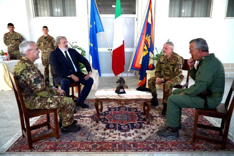 Emiliano incontra il Generale Serino a Lecce: «In Puglia unità tra le più tecnologicamente avanzate» – FOTO e VIDEO