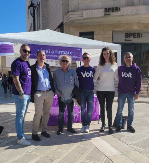 Volt Matera in piazza per richiedere una «vera Università» nella Città dei Sassi