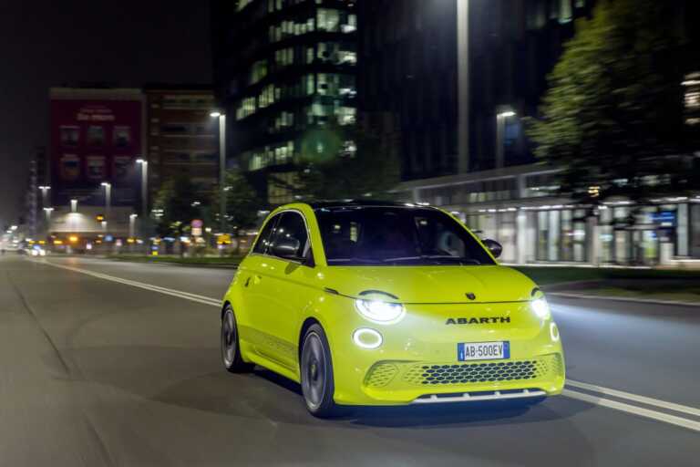 Abarth presenta la prima elettrica, la 500e diventa una belva