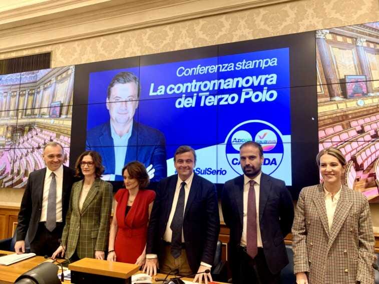 Galleria foto 'Calenda “Legge di bilancio pericolosa, aumenta la pressione fiscale”' - foto 1