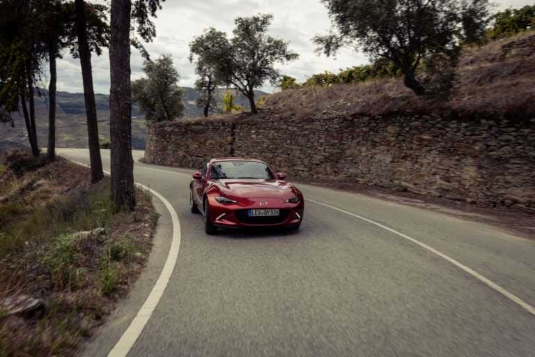 Con la Mazda MX-5 2023 più scelta ed eleganza