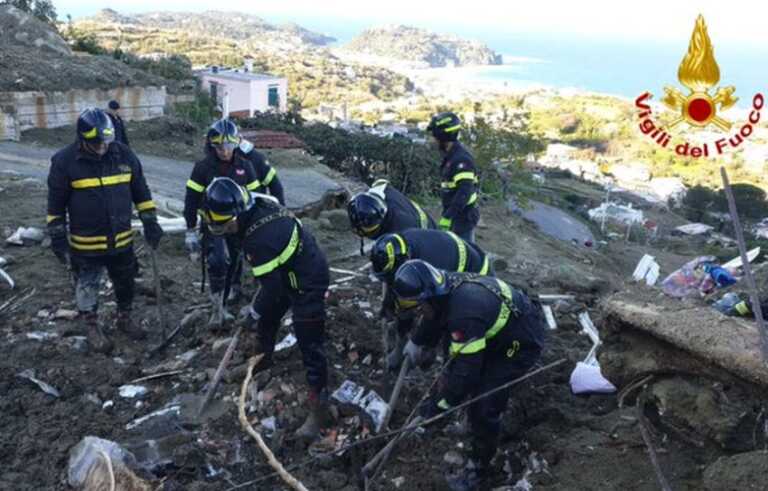 Galleria foto 'Frana a Ischia, trovato il corpo di una terza vittima' - foto 1