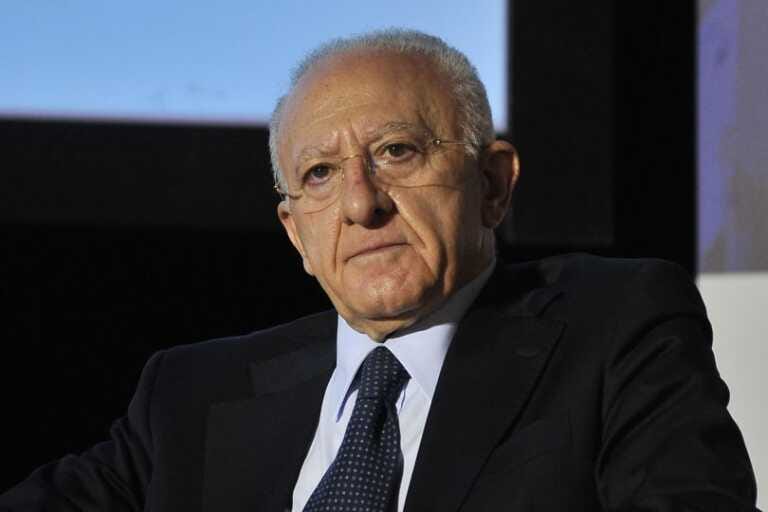 Galleria foto 'Frana a Ischia, De Luca “Demolire alloggi costruiti in zone a rischio”' - foto 1