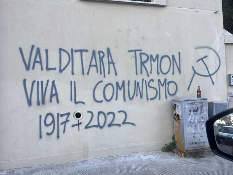 Bari, scritte contro Valditara sui muri della scuola. La Lega Giovani: «Alimentano l’odio»