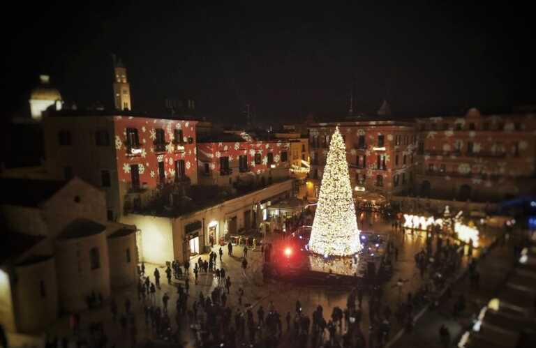 Decaro sul Natale a Bari: «Sì ad albero e luci ma festa più sobria»
