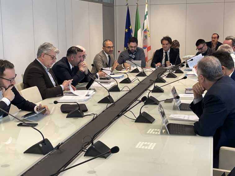 Galleria foto 'Via libera a variazione e assestamento di bilancio in Puglia: ci sono 15 mln per le liste d’attesa' - foto 1