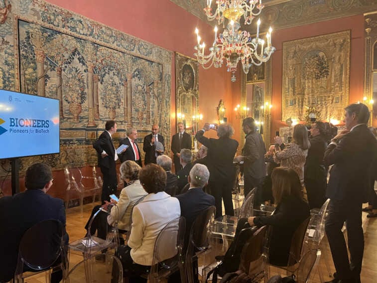 La Puglia premiata per la telemedicina, Emiliano: «Avanti con un approccio di salute globale»