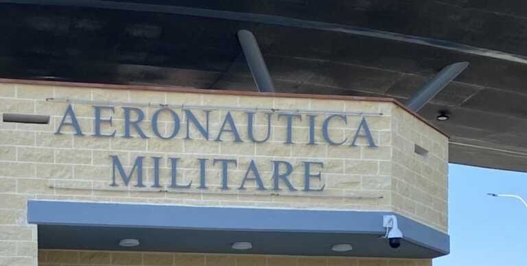Tangenti per superare il concorso in Aeronautica: 15 indagati nel Foggiano