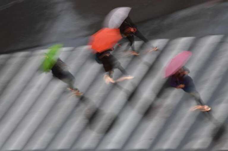 Galleria foto 'Maltempo: altre 24 ore di allerta gialla sulla Puglia per pioggia, vento e temporali' - foto 1