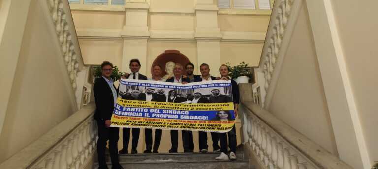 Altamura, la maggioranza sfiducia la sindaca. L’opposizione scrive al prefetto