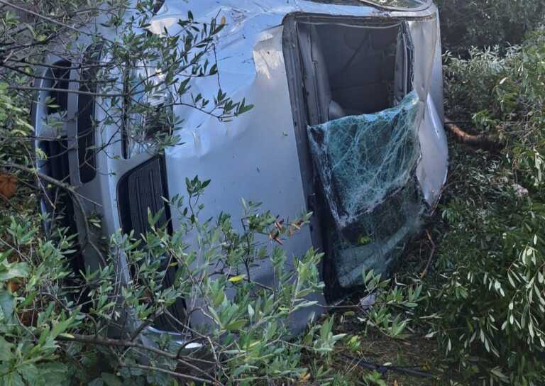 Galleria foto 'Bari, auto fuori strada sulla 16 alle prime luci dell’alba: trovata questa mattina alle 8' - foto 1