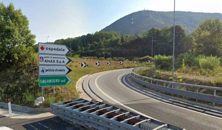 Lagonegro, assume droga e perde i sensi in autostrada: salvato dalla Polizia