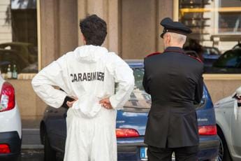 Galleria foto 'Bari, 13enne trovata morta in casa: si indaga per istigazione a suicidio' - foto 1