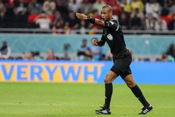 Galleria foto 'Belgio-Canada, ‘show’ dell’arbitro Sikazwe. E non è il primo…' - foto 1