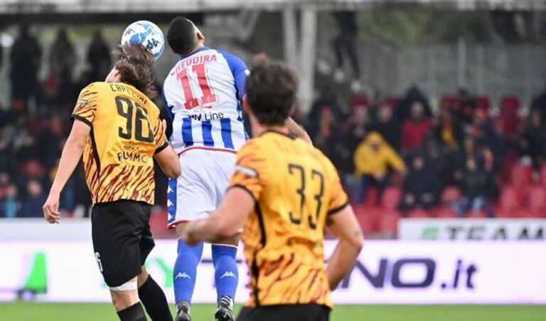 Galleria foto 'Cheddira dal dischetto risponde a Improta: 1-1 tra Benevento e Bari' - foto 1