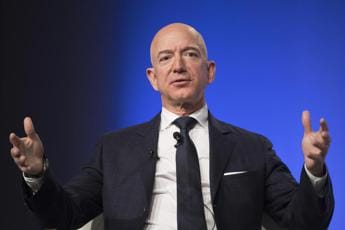 Galleria foto 'Bezos donerà (quasi) 124 miliardi in beneficenza' - foto 1