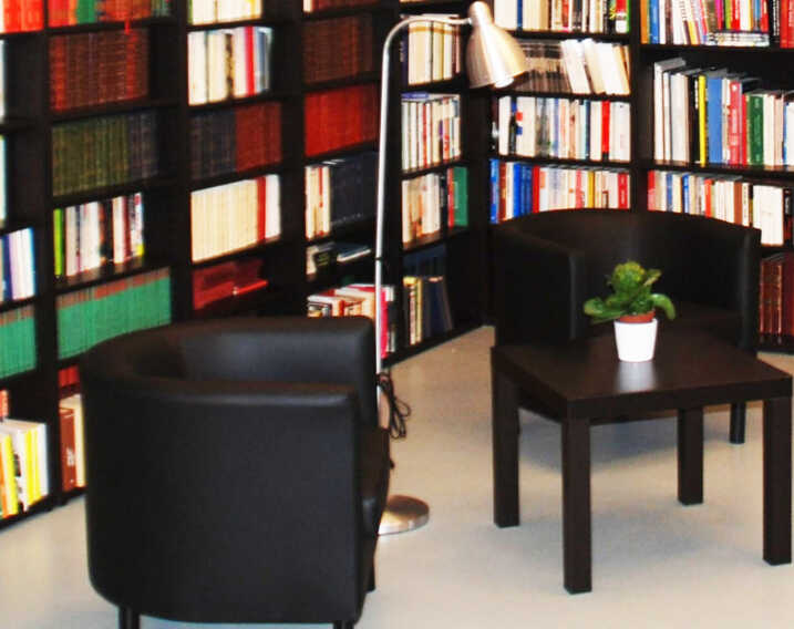 Taranto, ladri in biblioteca: rubano arredi e suppellettili ma lasciano i libri