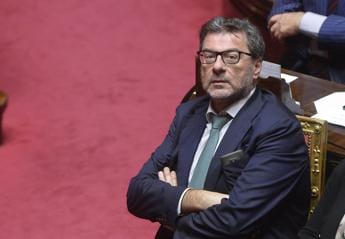 Galleria foto 'Bollette, flat tax e tregua fiscale: il decreto Aiuti quater oggi in Cdm' - foto 1