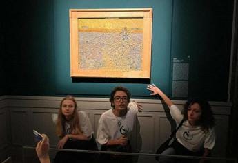 Galleria foto 'Borghi e le proteste nei musei: “Carcere per chi ‘attacca’ i quadri”' - foto 1