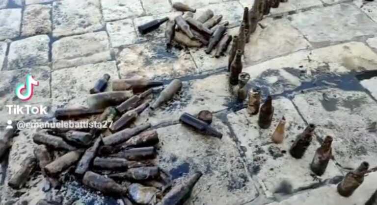 Taranto, centinaia di bottiglie di birra nel Mar Piccolo. I volontari puliscono: «Bevete meno» – VIDEO