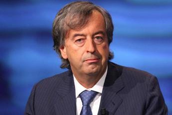 Galleria foto 'Carlotta e la laurea-record, polemiche e scontro social Lucarelli-Burioni' - foto 1