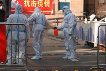 Galleria foto 'Cina, fuga di gas durante lockdown: morto bimbo di 3 anni' - foto 1