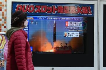 Galleria foto 'Corea Nord, Seul: “Lanciato missile Icbm nel mar del Giappone”' - foto 1