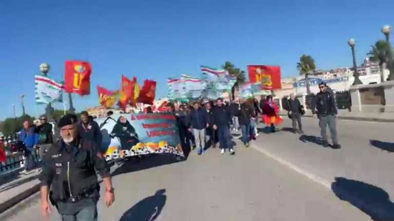 Scioperano gli operai di Acciaierie d’Italia a Taranto: corteo diretto in Prefettura – VIDEO