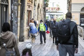 Galleria foto 'Covid, Bassetti contro Pregliasco: “Basta terrorizzare, non è come nel 2020-21”' - foto 1